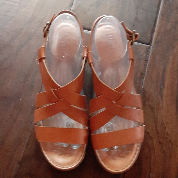 Excellent Condition Sandals - Picture 2 of 14